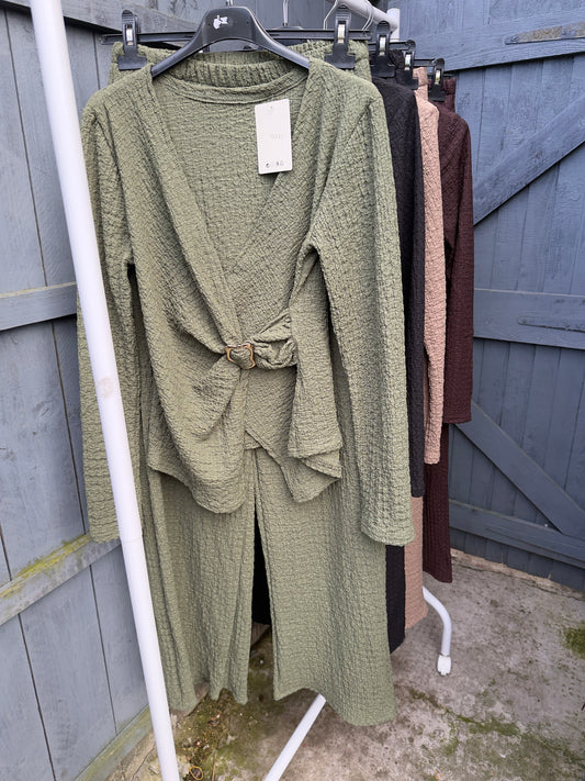 Crinkle Gold Buckle Set