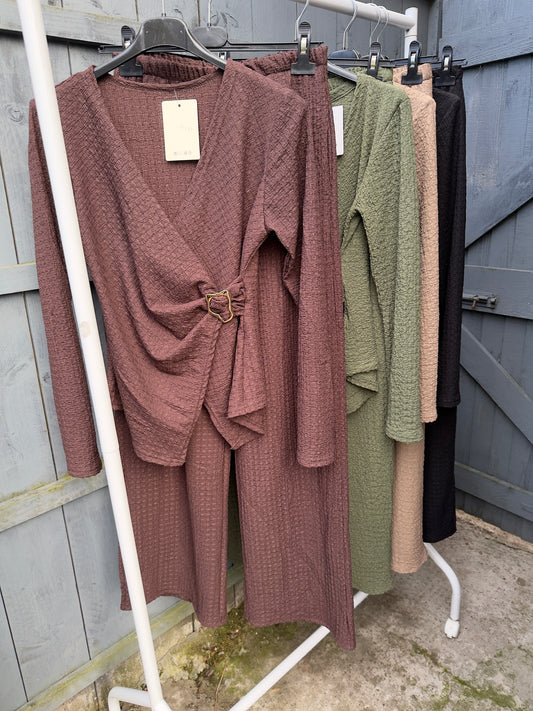 Crinkle Gold Buckle Set